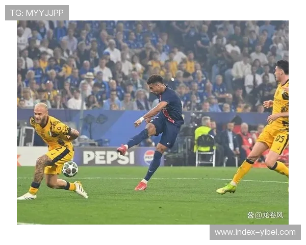 巴黎圣日耳曼5-0横扫马赛登顶积分榜，登贝莱梅开二度献助攻